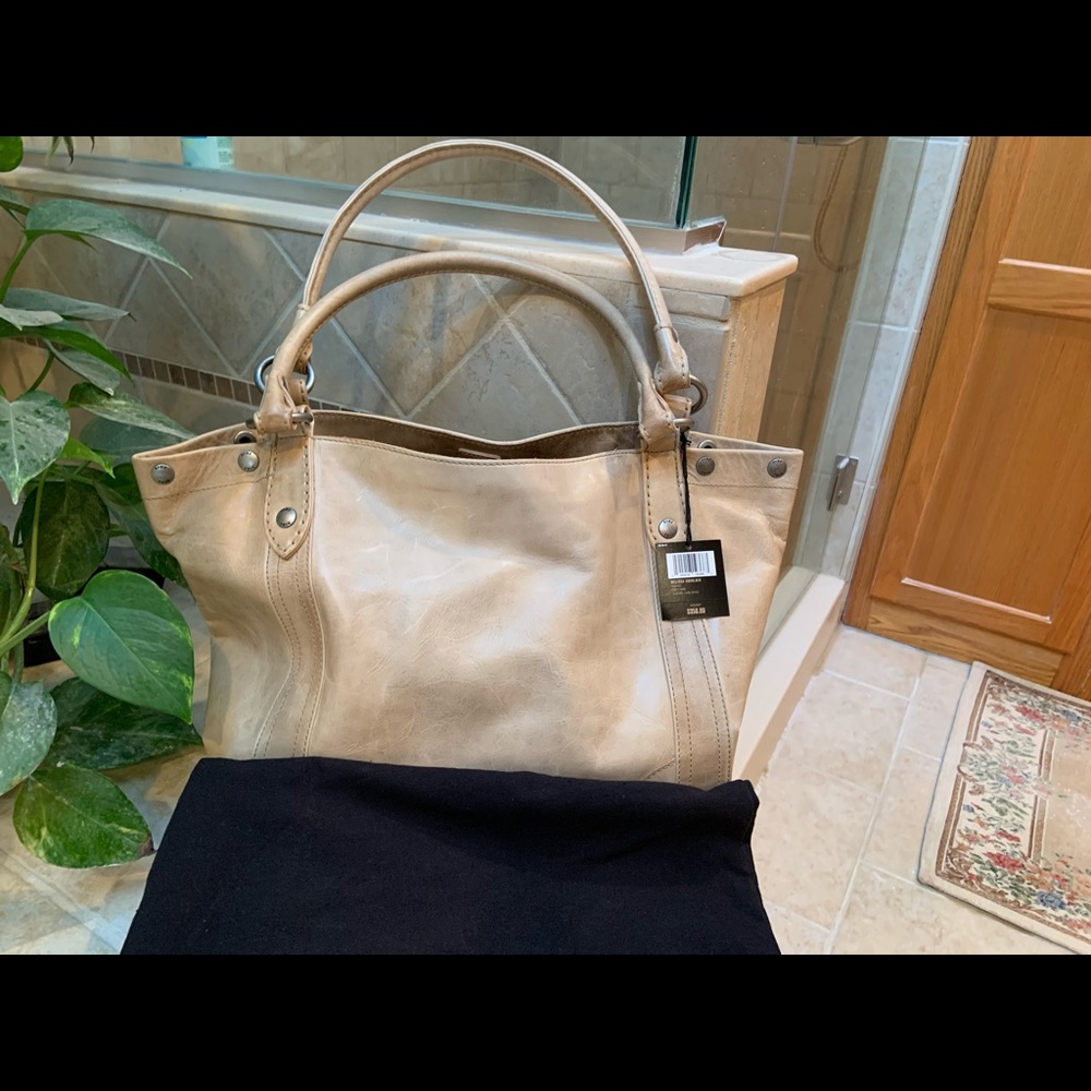 NWOT - FYRE Melissa Shoulder Handbag - Sand